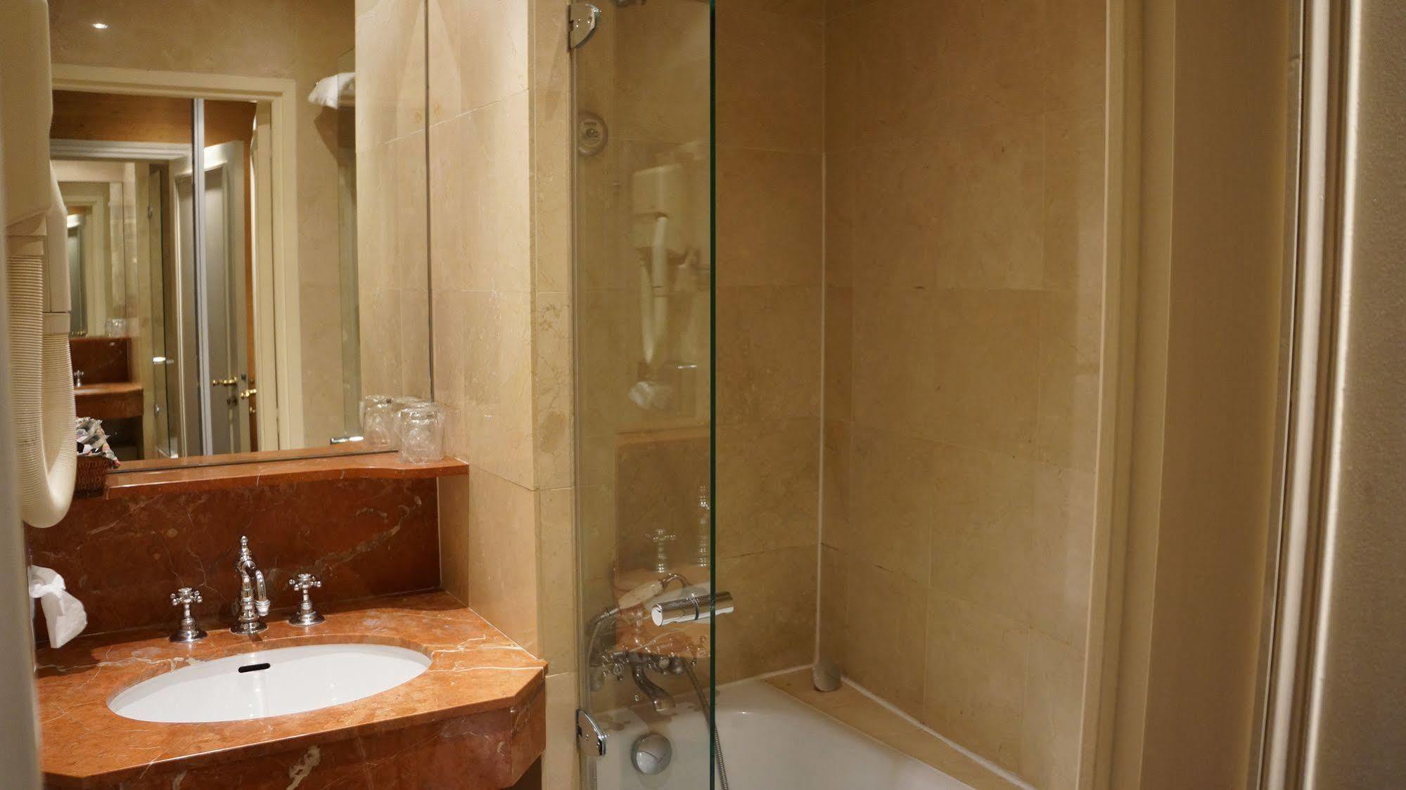 فندق Le Relais Medicis باريس المظهر الخارجي الصورة